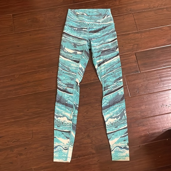 Lululemon Wunder Under Hi-Rise Tight Central Saint Martins Nulux 28" Size 4 - Picture 5 of 9